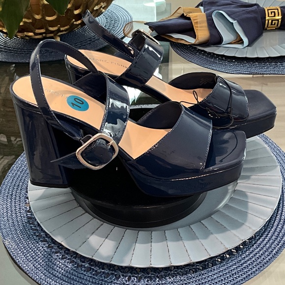 NWOT Marc Fisher Patent Leather Platform Sandals - Picture 2 of 13